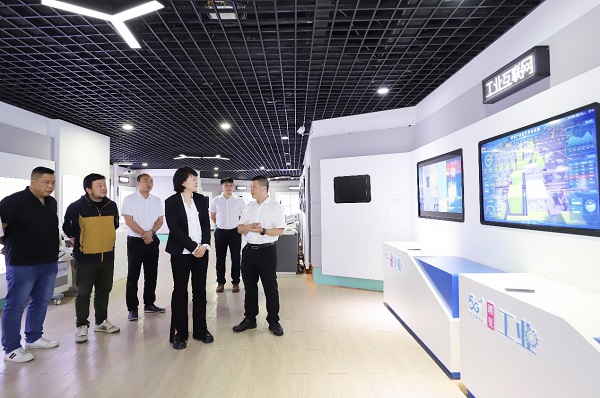 参观汕头移动展厅