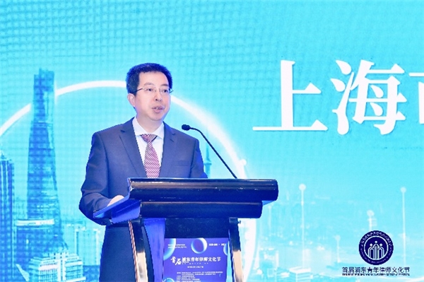 图:上海市浦东新区司法局局长黄爱武