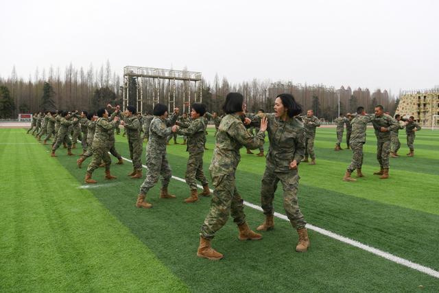 海军陆战队某旅女兵分队进行格斗训练(2023年3月16日摄).肖腾达 摄
