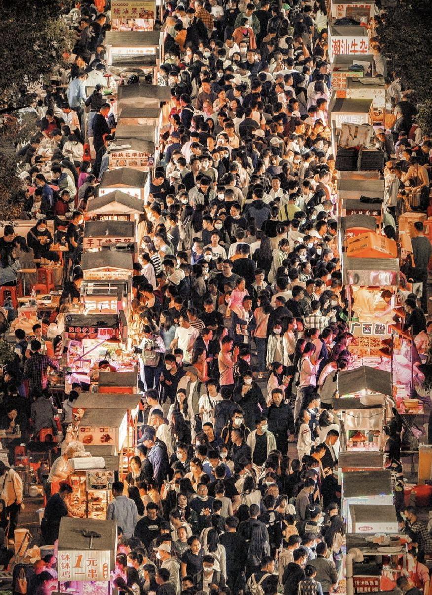 (深圳的夜市. 图片源于网络)