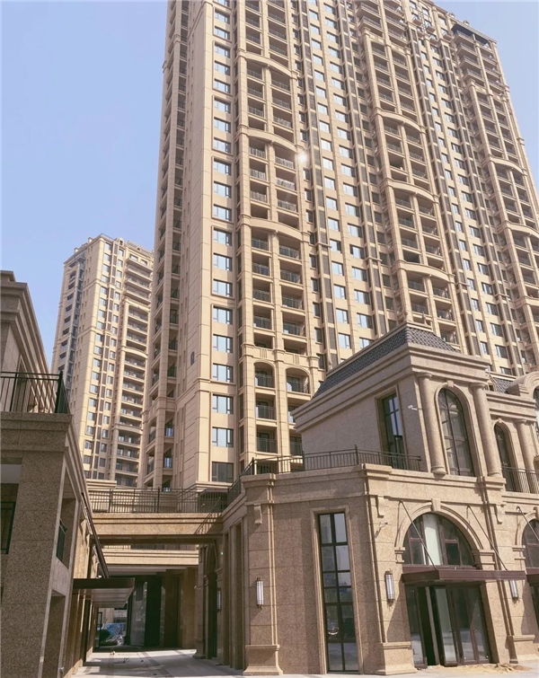 在浓烈的法式气息中氤氲整个胶州优雅和奢贵构成华美而独特的巴黎城