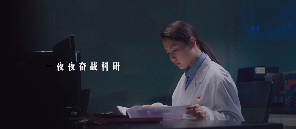 为了热爱投身基层、服务社区，却不被家人理解的社区工作者，这也许是很多人面对生活陷入抉择苦恼的心酸历程。