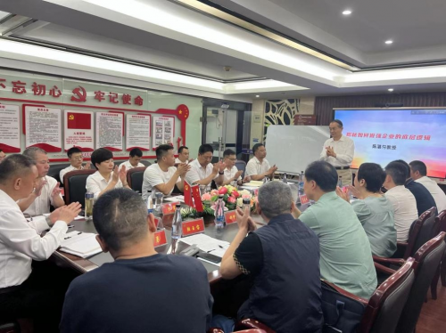 （陈湛匀教授的演讲引起大家思考与掌声）