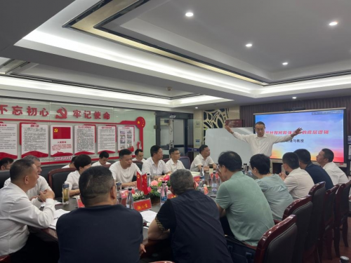 （著名经济学家陈湛匀博导精彩演讲中）