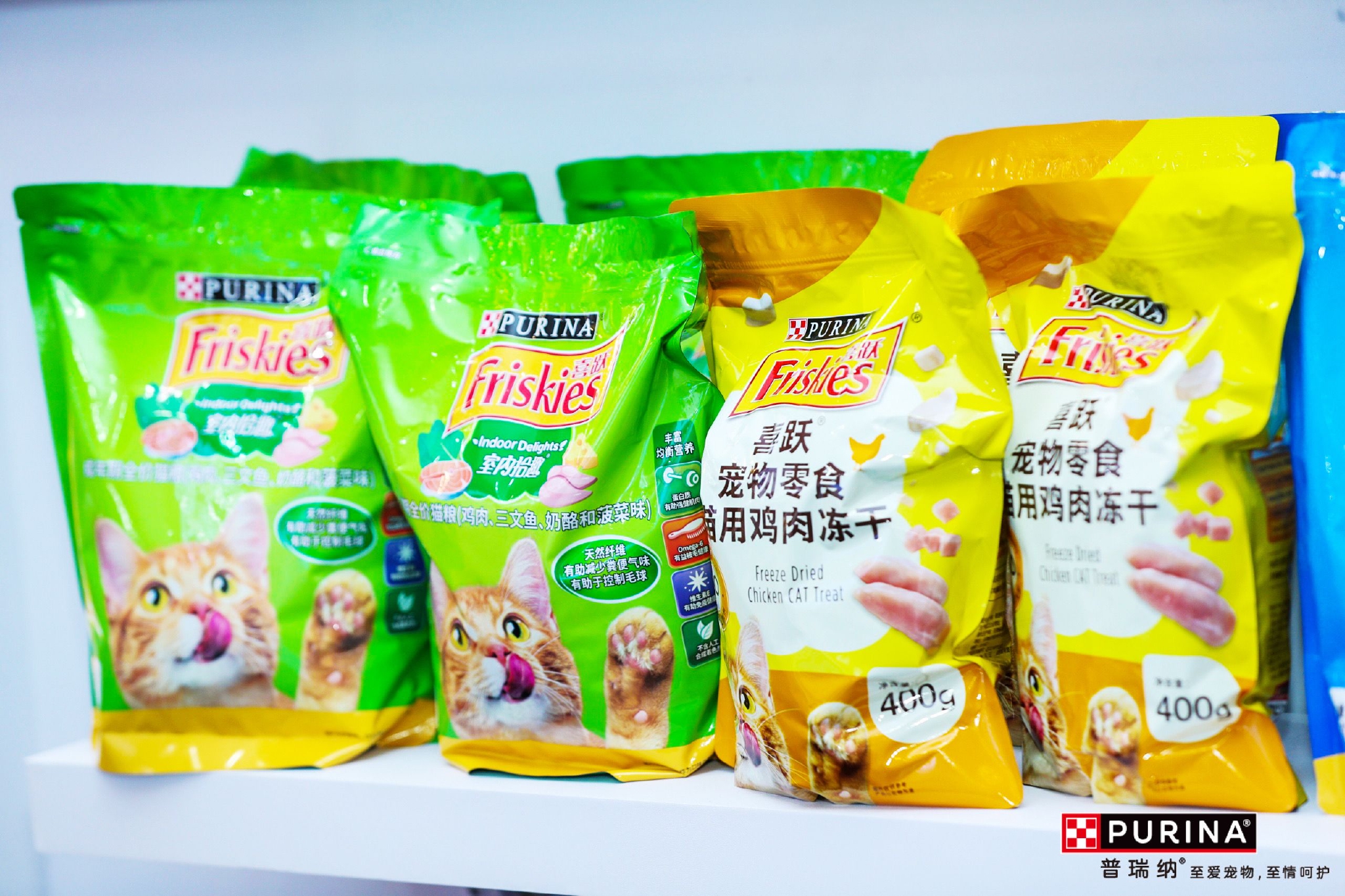 图为：喜跃冻干和成猫粮产品