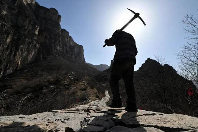 新华社记者詹彦摄开山修路这项工程时间长,任务重,困难大,战斗苦,是常