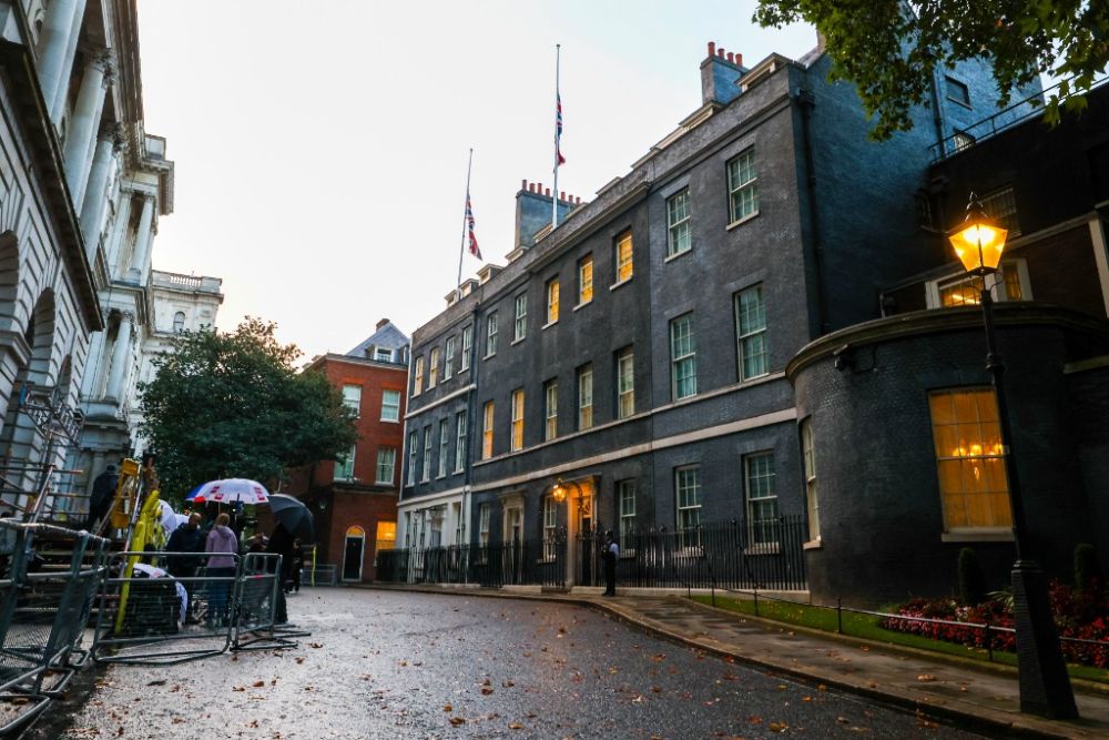 这是2022年9月8日在英国伦敦拍摄的唐宁街10号首相府.