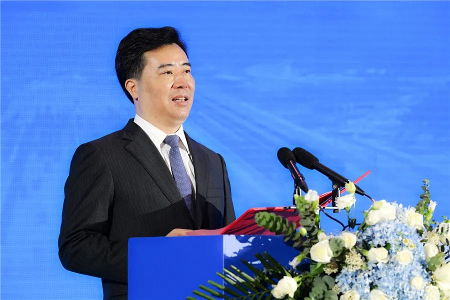 (市委副书记,市长黎春秋出席论坛并作主旨演讲.