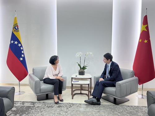 驻委内瑞拉大使蓝虎拜会委副总统罗德里格斯|委内瑞拉_新浪财经_新浪