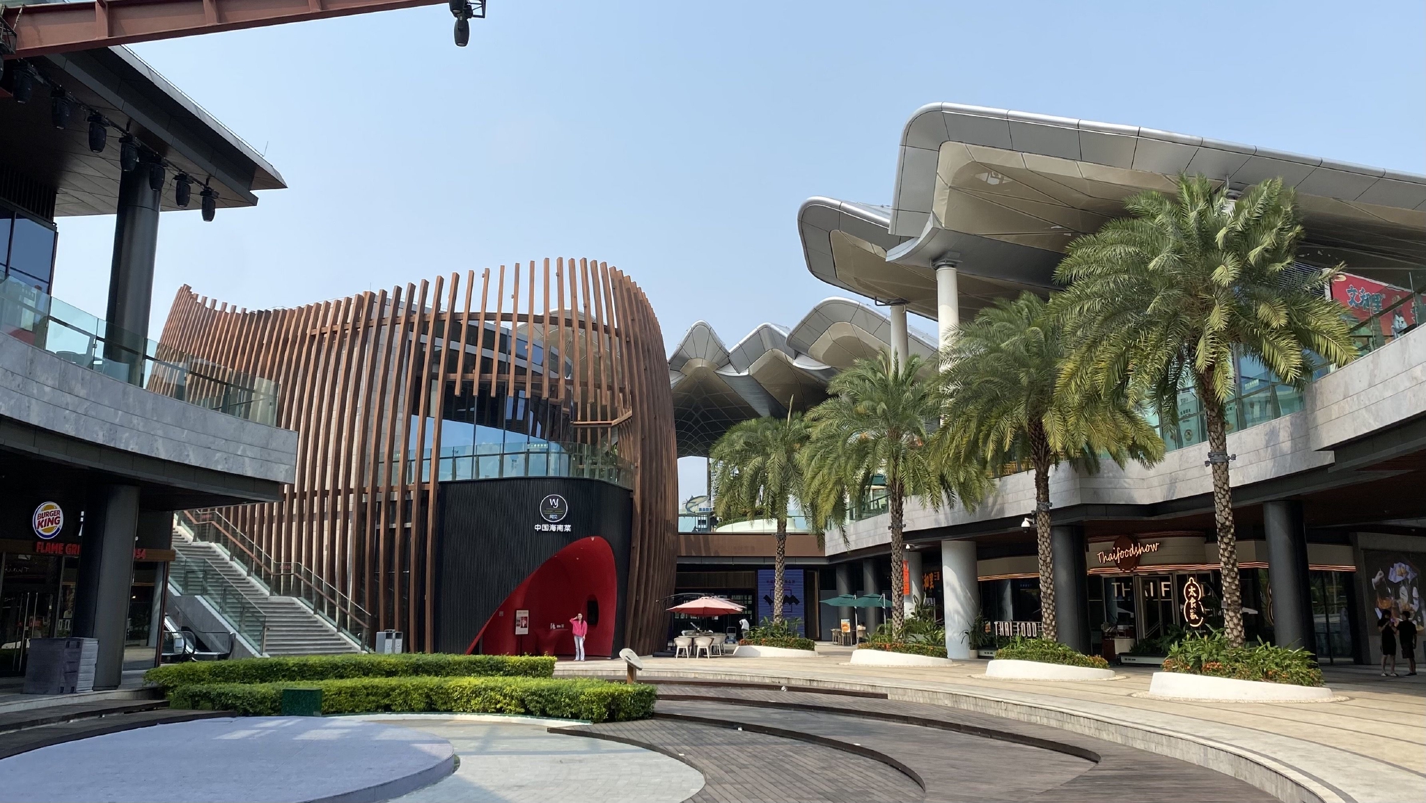 cdf三亚国际免税城二期以餐饮和有税商品为主。（时代周报王晨婷/摄）