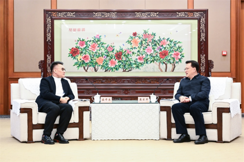 ▲4月24日，市委书记袁家军会见洪泰基金创始人、董事长盛希泰一行。记者 苏思 摄/视觉重庆