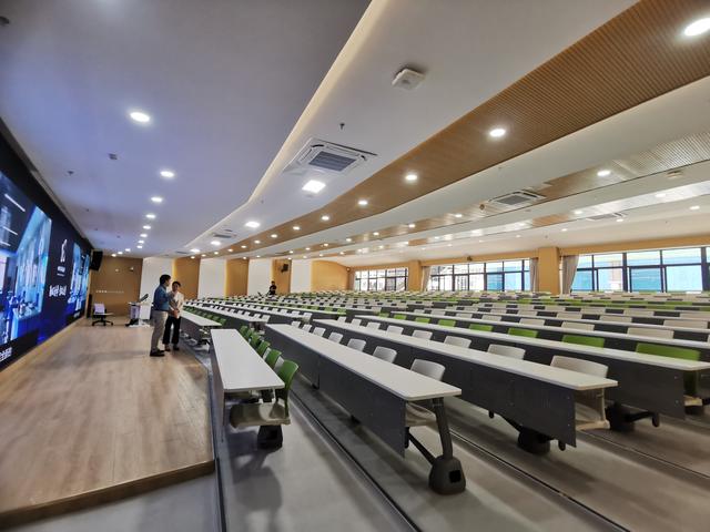 北京信息科技大学的多媒体智慧教室.新京报记者 苏季 摄