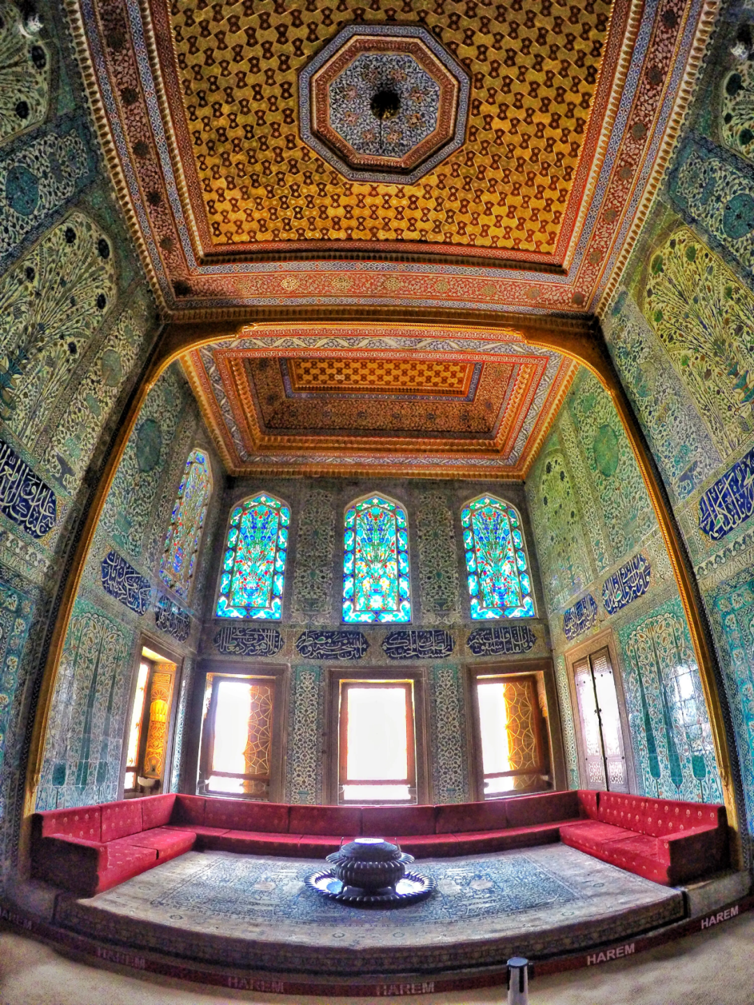 奥斯曼帝国苏丹的皇宫-托普卡帕宫(the topkapi palace)外复原栽植的