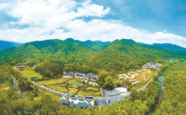 长水村高山与密林相伴,绿水与深谷相随 蒋德先拍摄