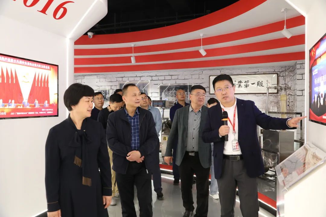 湖北省咸宁市通城县委书记刘中英一行莅临红日药业考察交流|湖北省