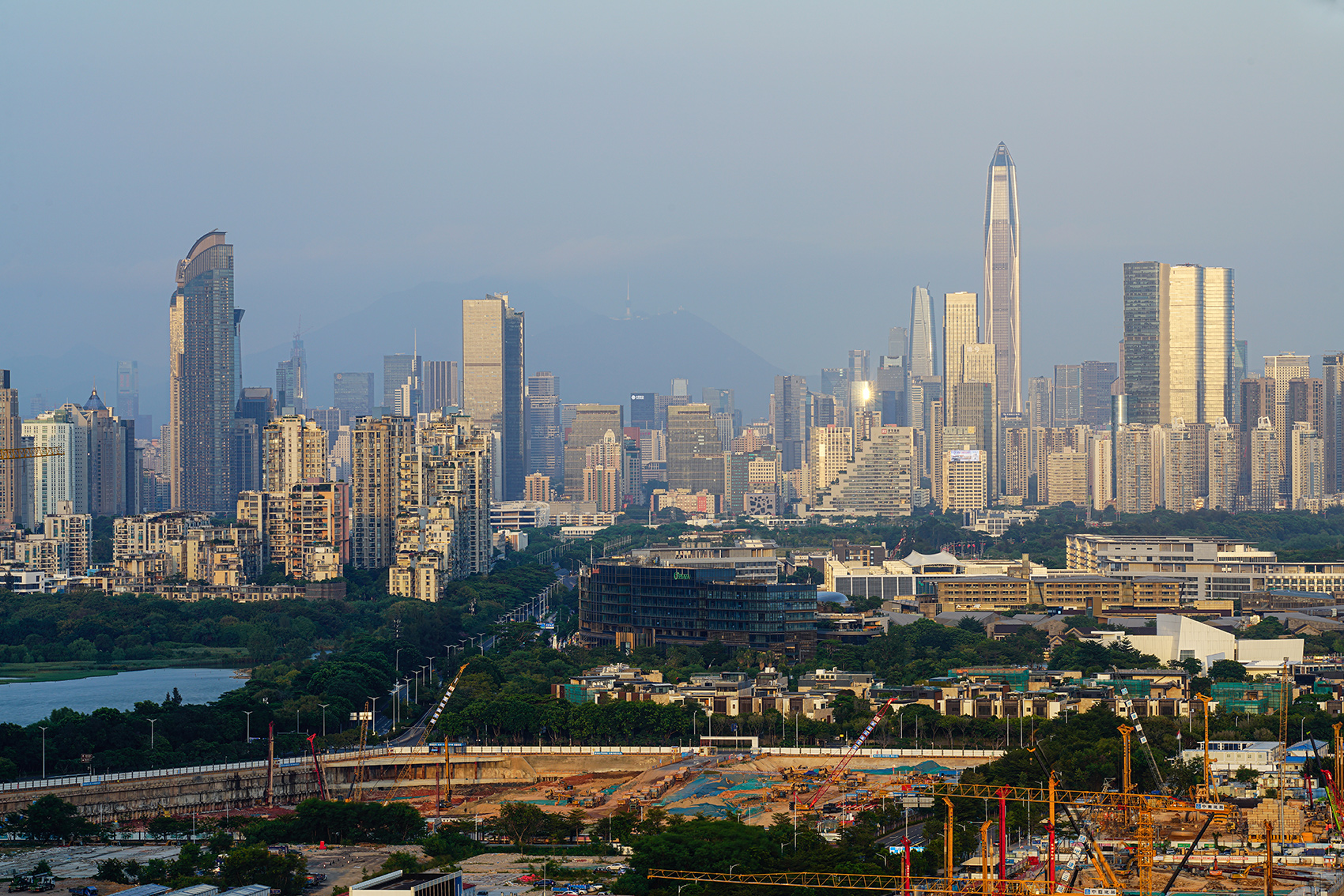 近43年来首次！深圳去年常住人口减少1.98万，什么原因？专家分析...曾10年猛增700多万人|深圳市_新浪财经_新浪网