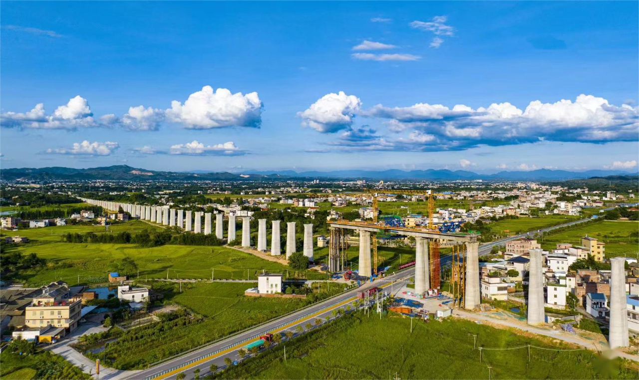 "五一"施工忙 梅龙铁路全力以赴如期开通_新浪财经_新浪网