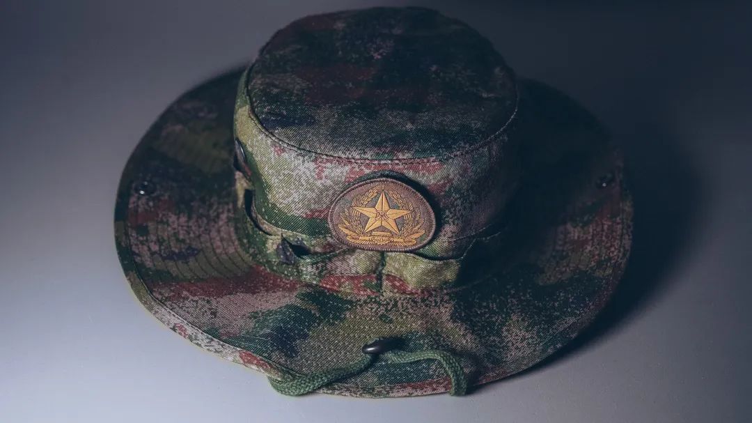 部队配发的新军帽亮相|武警_新浪财经_新浪网