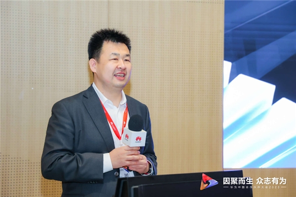 　　华为制造军团CEO刘超