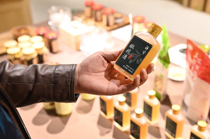 油橄榄系列产品之一的橄榄酒.李亚龙&nbsp;摄