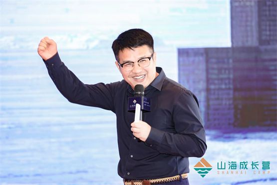 山海成长营创办人、新经济100人创始人兼CEO李志刚