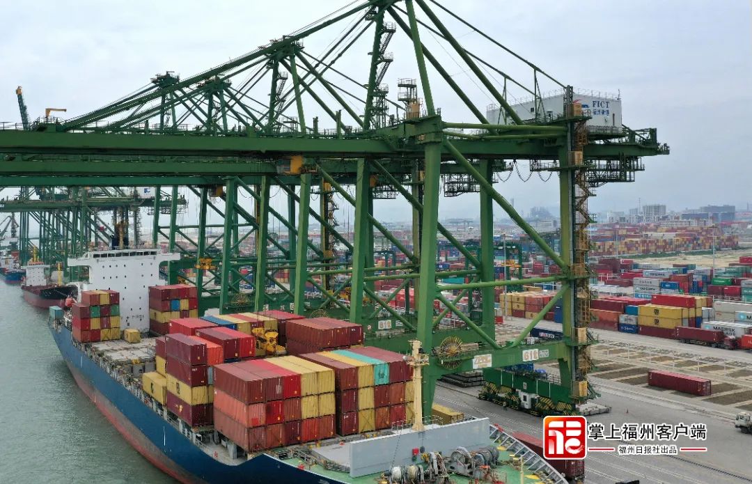 福州港江阴港区集装箱码头.叶义斌 摄