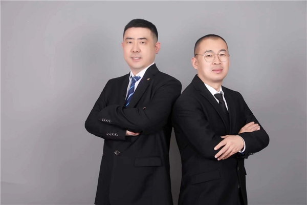 歐瑞博(天津)全屋智能體驗(yàn)店 合伙人汪津澎(左)& 張捷(右)