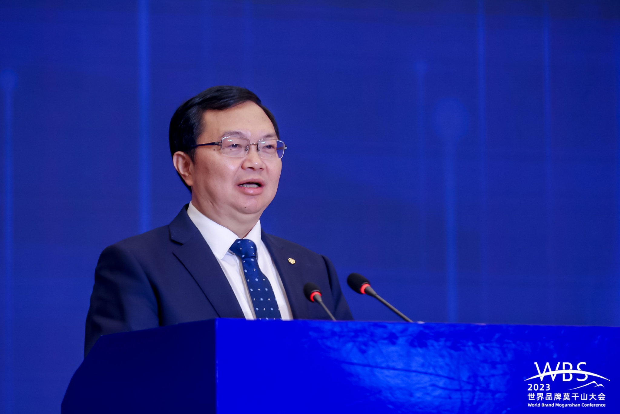 图为五粮液集团(股份)公司党委书记,董事长曾从钦在开幕式上作为特约