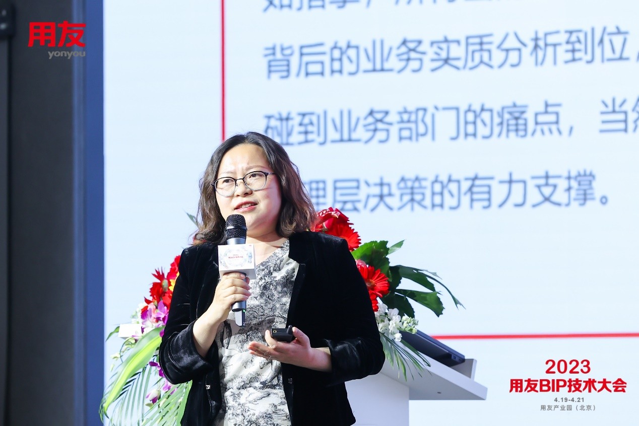 图为北京市地铁运营有限公司副总会计师、财务部部长 梁清