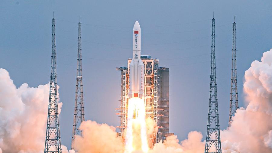 载有空间站天和核心舱的长征五号b遥二运载火箭成功起飞