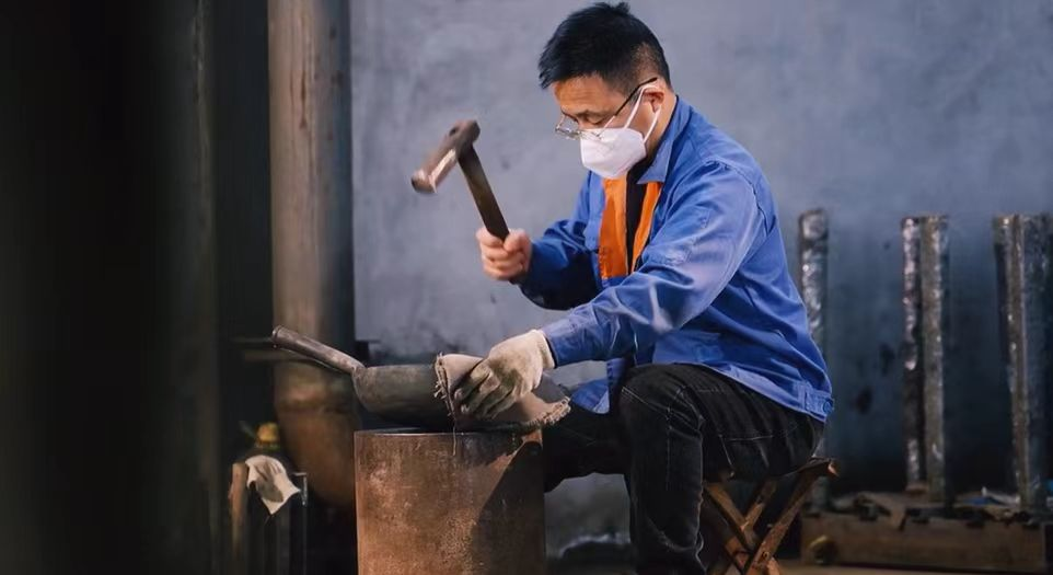 图:臻三环铁锅铸造