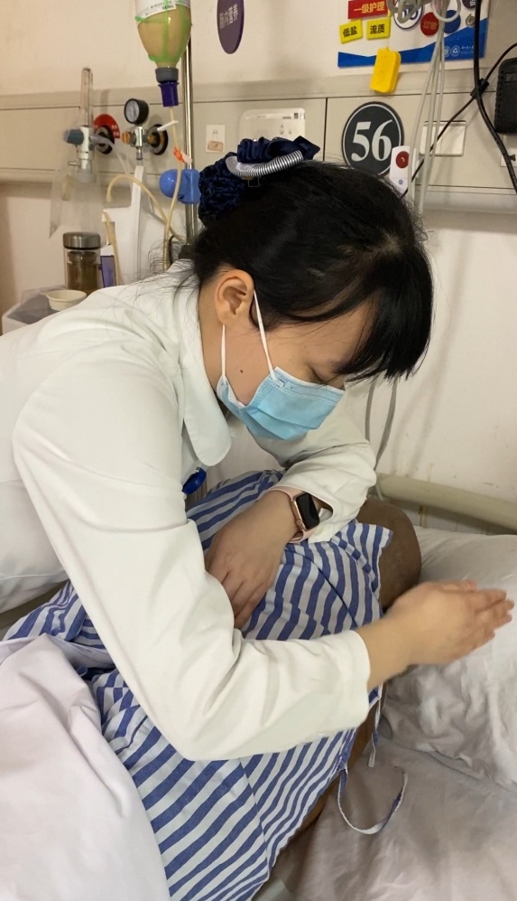 汶川女孩在当年被救治的医院当护士|医院_新浪财经_新浪网