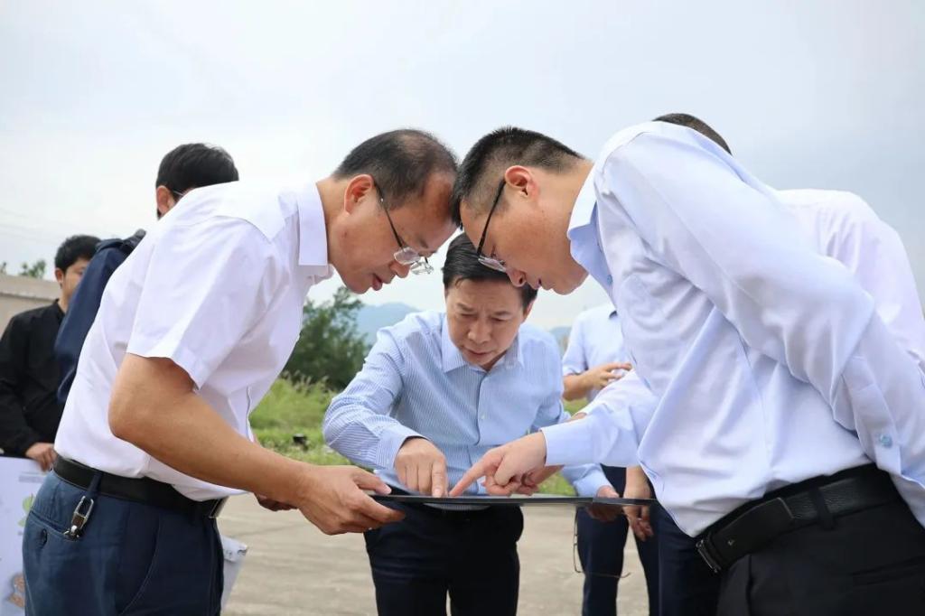 永春县委书记吕建成,县长张照绿,金荣集团董事长李文金,金荣雅创执行