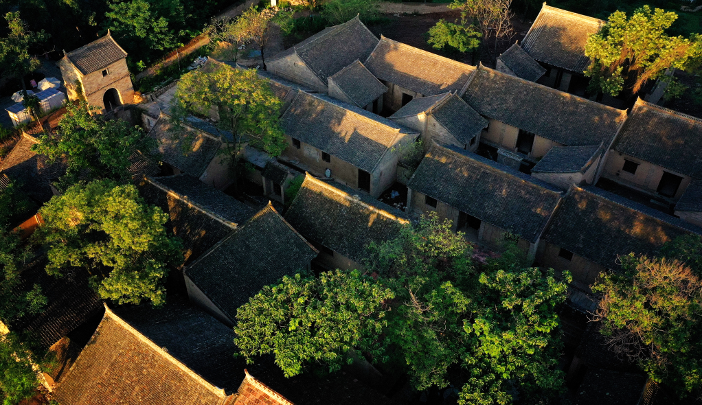 2022年7月24日,长安唐村内正在进行修复的关中民居(无人机照片).