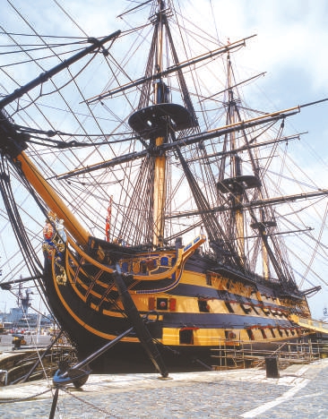 木质帆船(本图系书中插图)