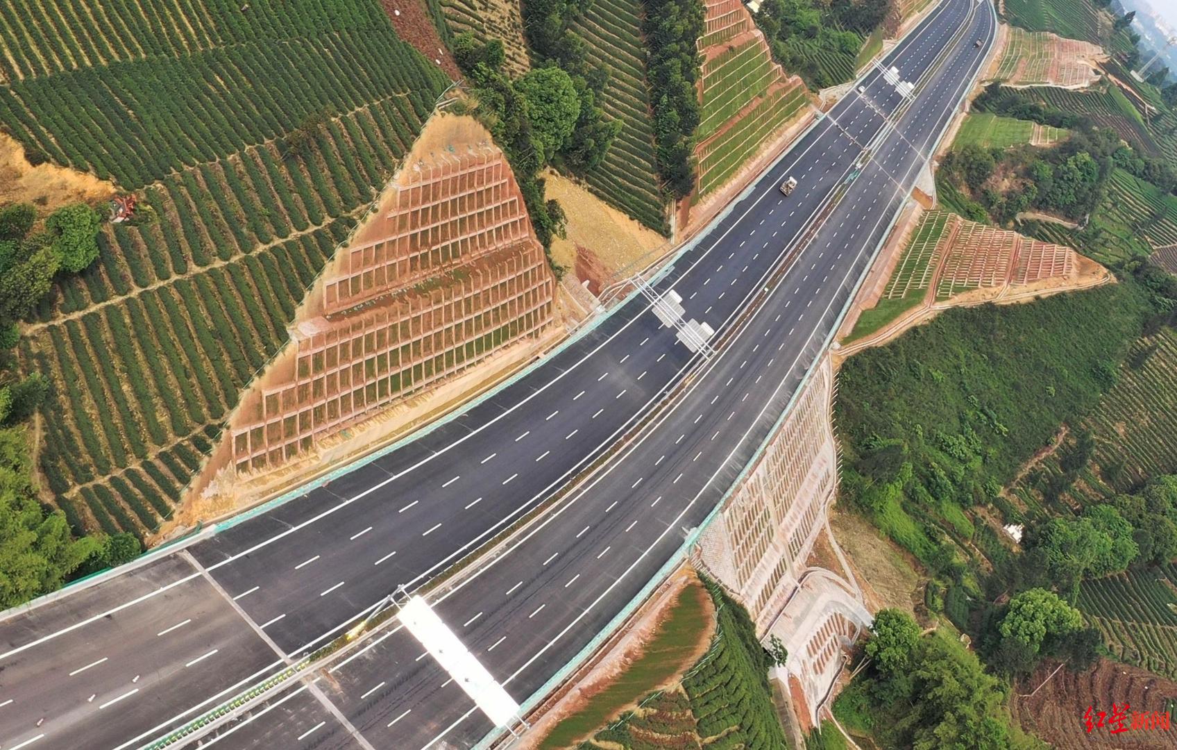 成乐高速扩容乐山城区过境复线段通车主线渐变段今起交通管制