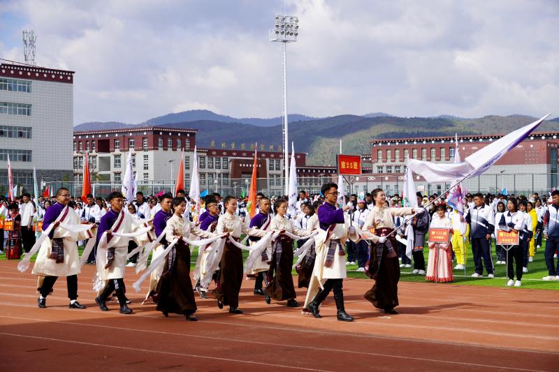 迪庆州民族中等专业学校2023年田径运动会开幕|迪庆州_新浪财经_新浪