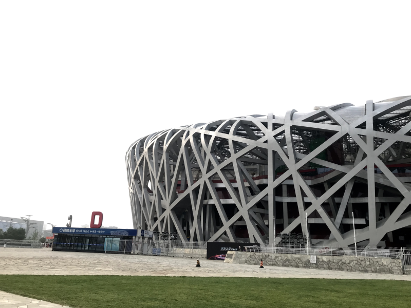 鸟巢国家体育场在晚间开放游览参观许可,为游客提供打卡体验便利.