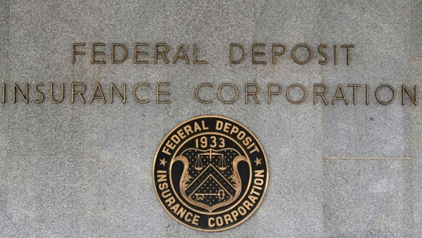 联邦储蓄保险公司董事会当天以三名民主党人赞成,两名共和党人反对的