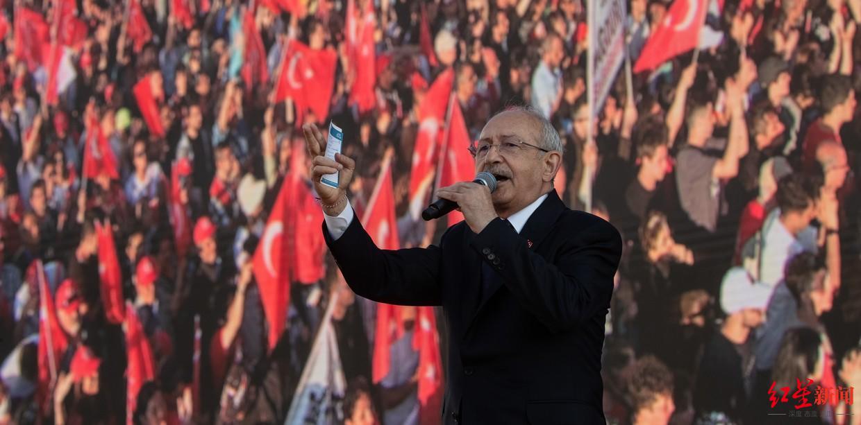 ↑当地时间4月30日，克勒奇达尔奥卢在土耳其伊兹密尔的竞选集会上发表讲话