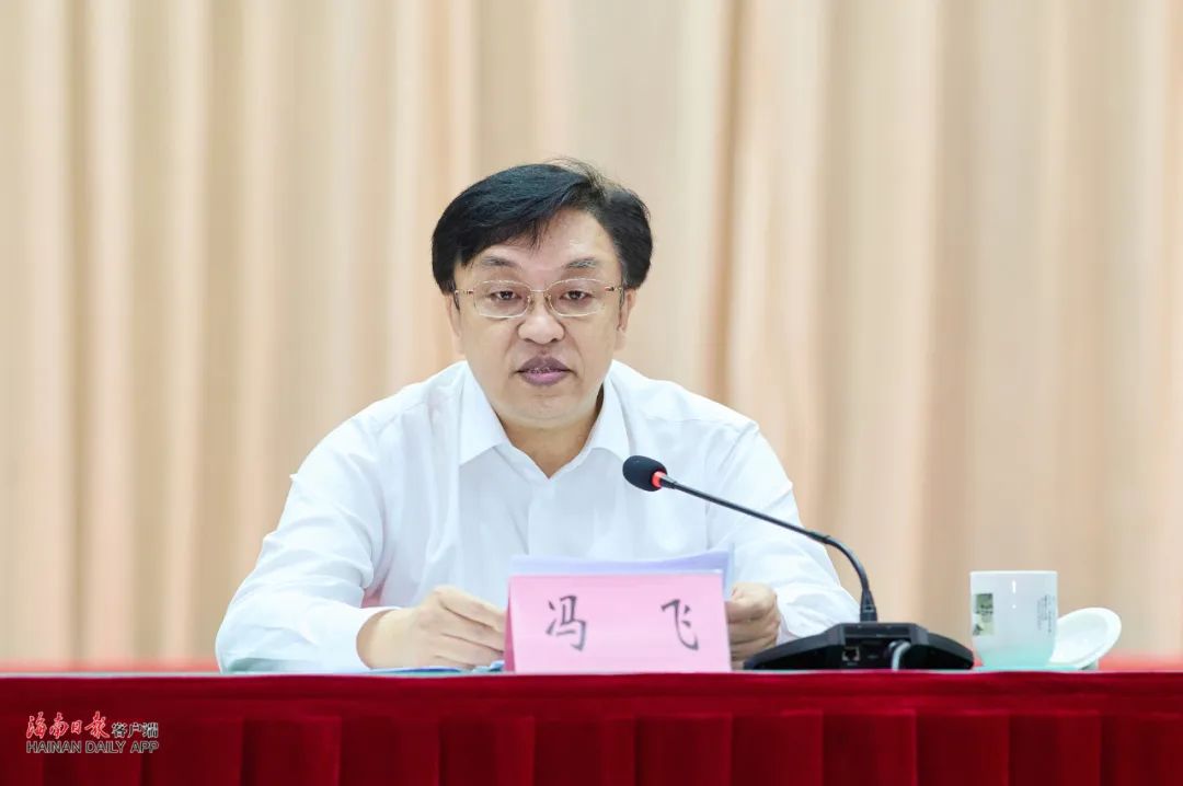 省委决定,由邹广同志任儋州市委书记,洋浦经济开发区工委书记.