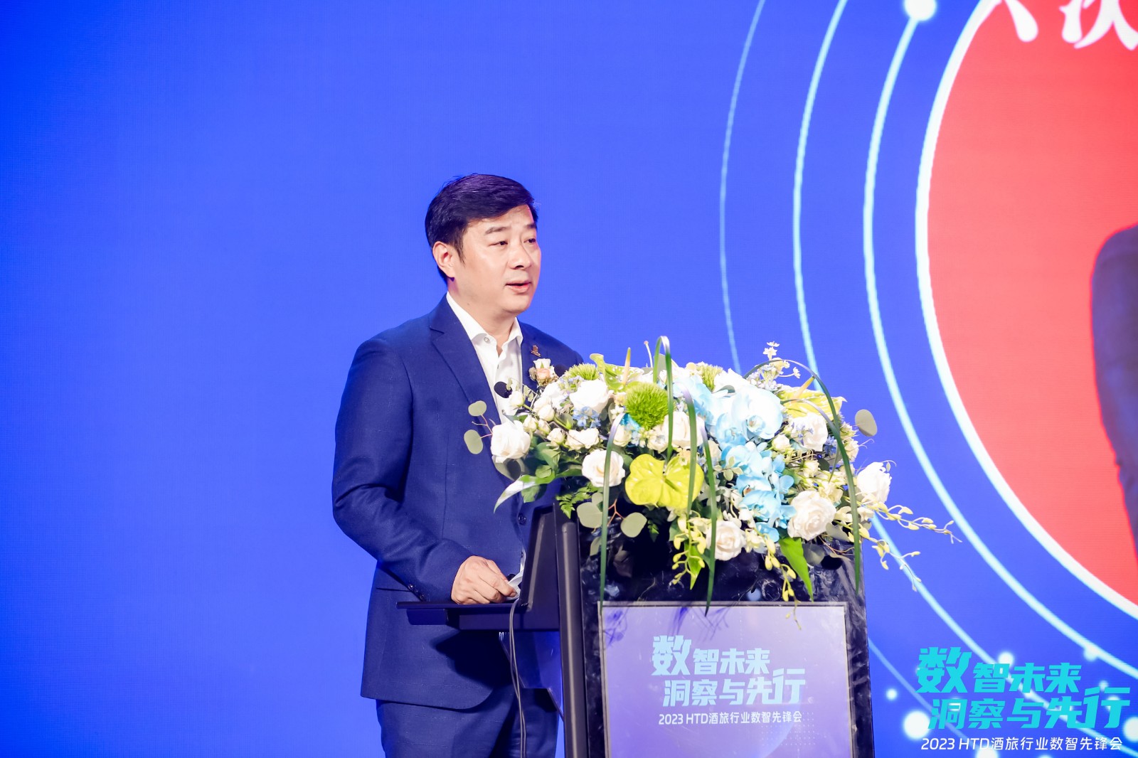 中国饭店协会副会长丁志刚发表致辞