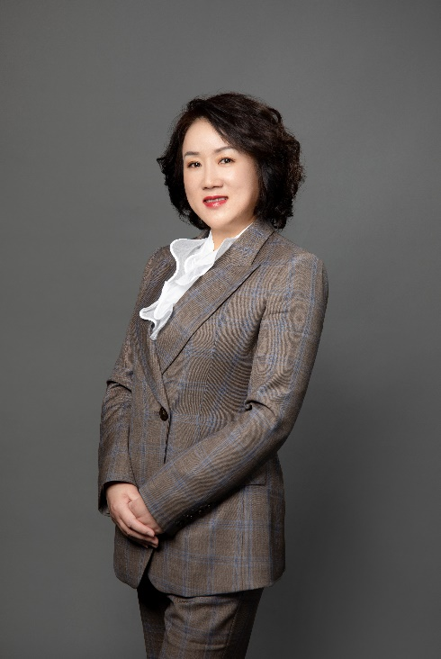 图为:临港集团首席财务官杨菁(受访者供图)