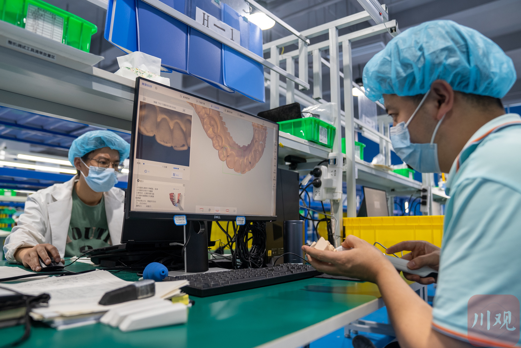 资阳频泰医疗设备有限公司工作人员进行整机调试.