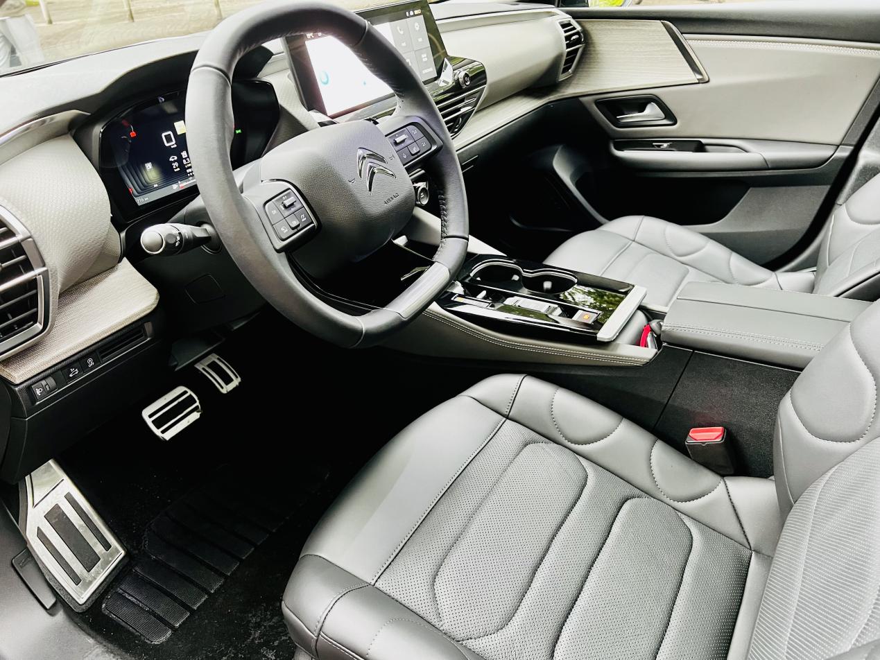 凡尔赛c5 x内饰设计. 华龙网-新重庆客户端 许川 摄