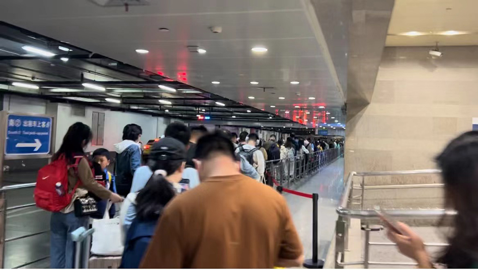 出租车之困(上):车站机场外又见拒载挑客,路程短就要被"嫌弃"?