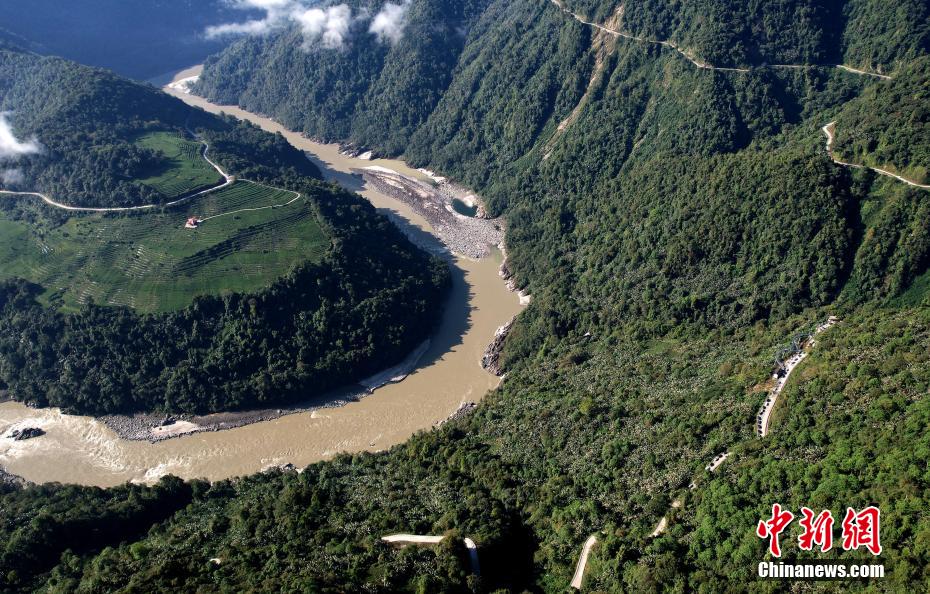 图为5月13日,西藏林芝市墨脱县果果塘大拐弯.