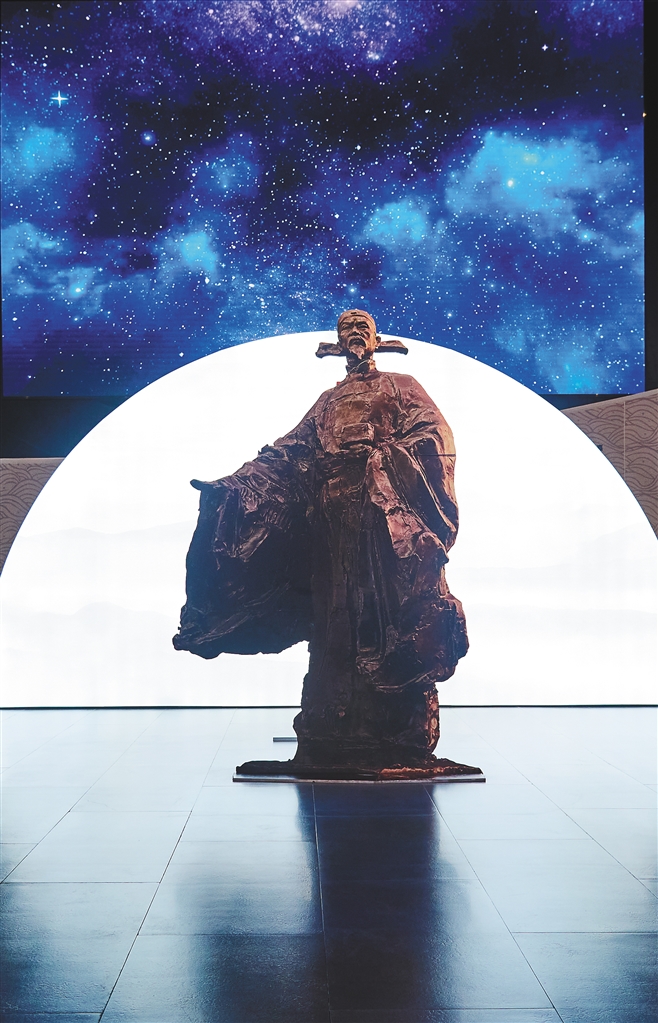 海瑞雕像.海南日报记者 封烁 摄