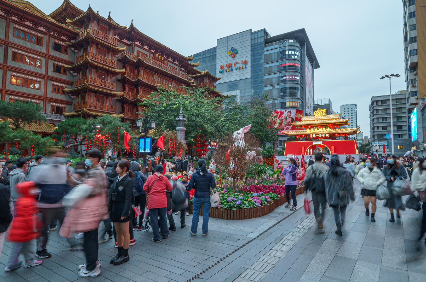 1月16日,广州街头和大多数省份人口自然增长乏力有所不同,广东省这