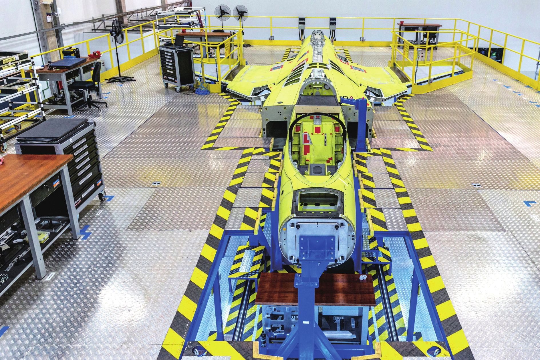 巴西航空工业公司完成"鹰狮"e/f战斗机总装线建设_新浪财经_新浪网